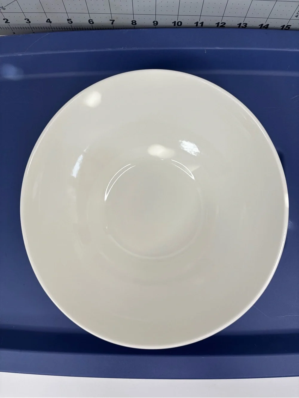 Mikasa Swirl White DJ100 Ceramic Serving Bowl‎